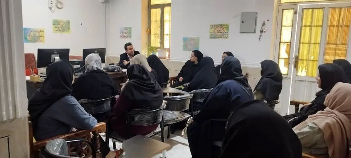 کارگاههای آموزشی «نقش والدین در تقویت تابآوری و امید در خانواده» برگزار می شود کارگاههای آموزشی «نقش والدین در تقویت تابآوری و امید در خانواده» برگزار می شود